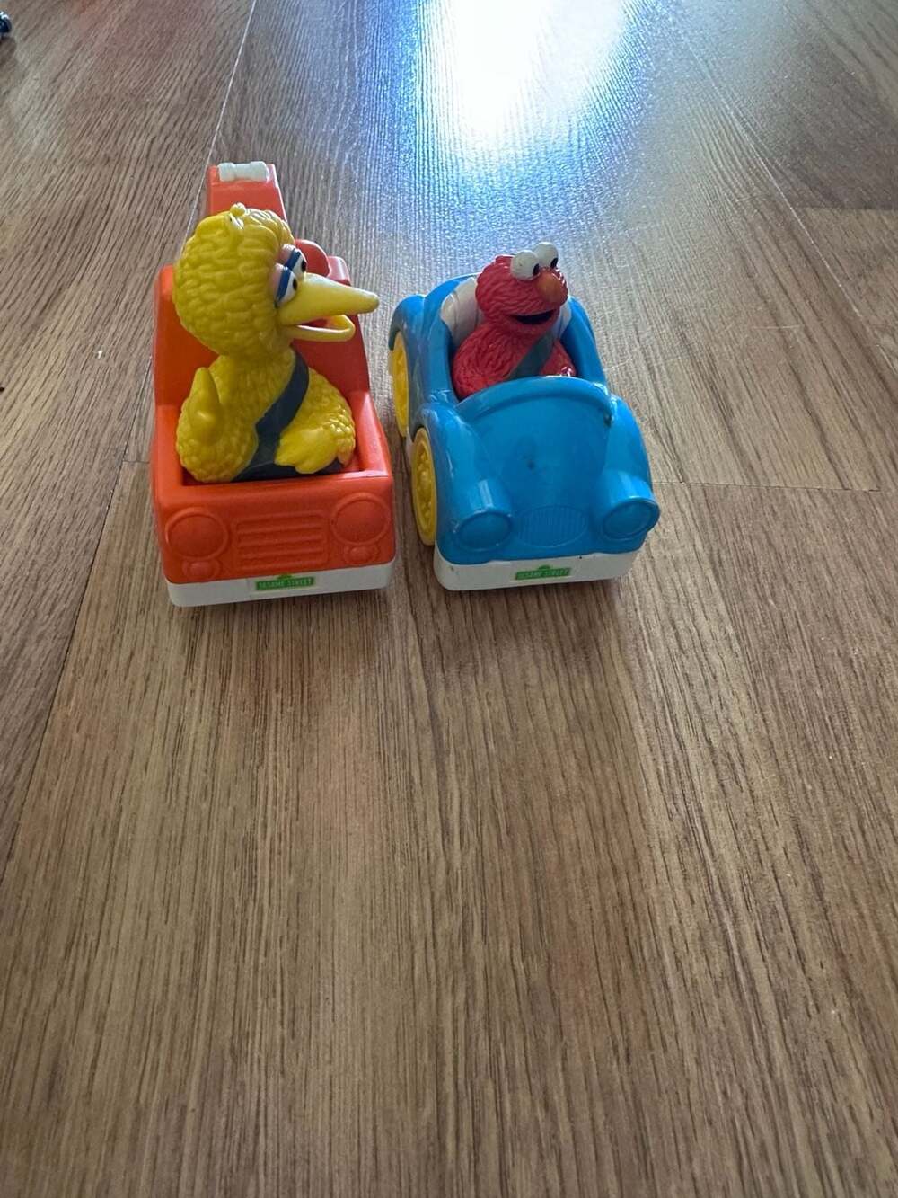 Sesame Street Big Bird Tow Truck & Elmo Blue Convertible Car Lot